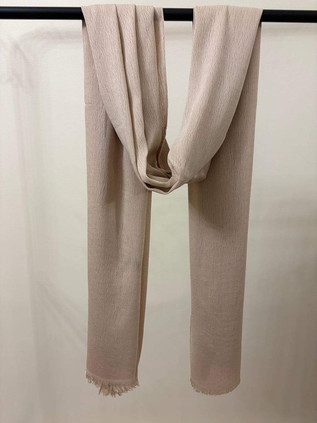 Essential cotton scarf in beige color.