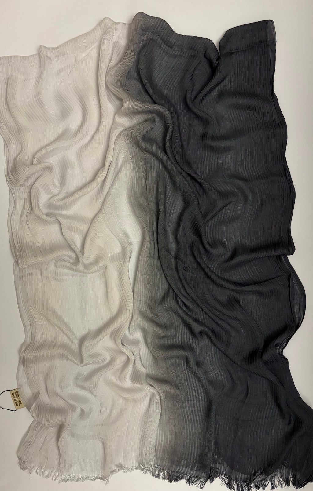 Feather Fade in Dark Grey & White