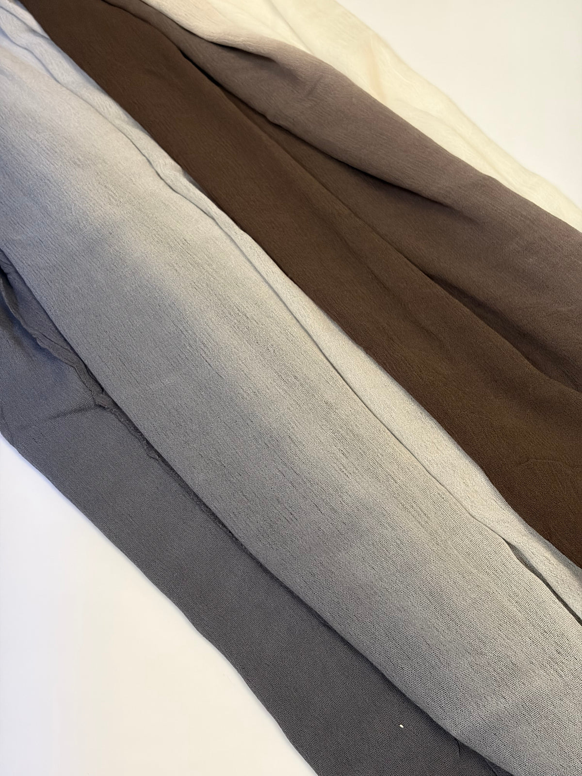 Ombré ruffled cotton scarf by Altayeb. Original Kuwaiti hijab. ملافع الطيب. حجاب كويتي أصلي.