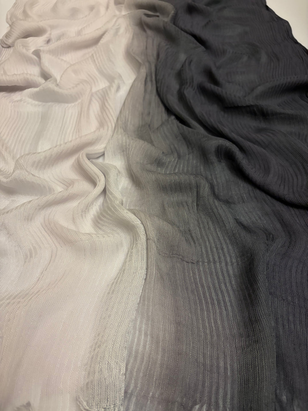 Feather Fade in Dark Grey & White