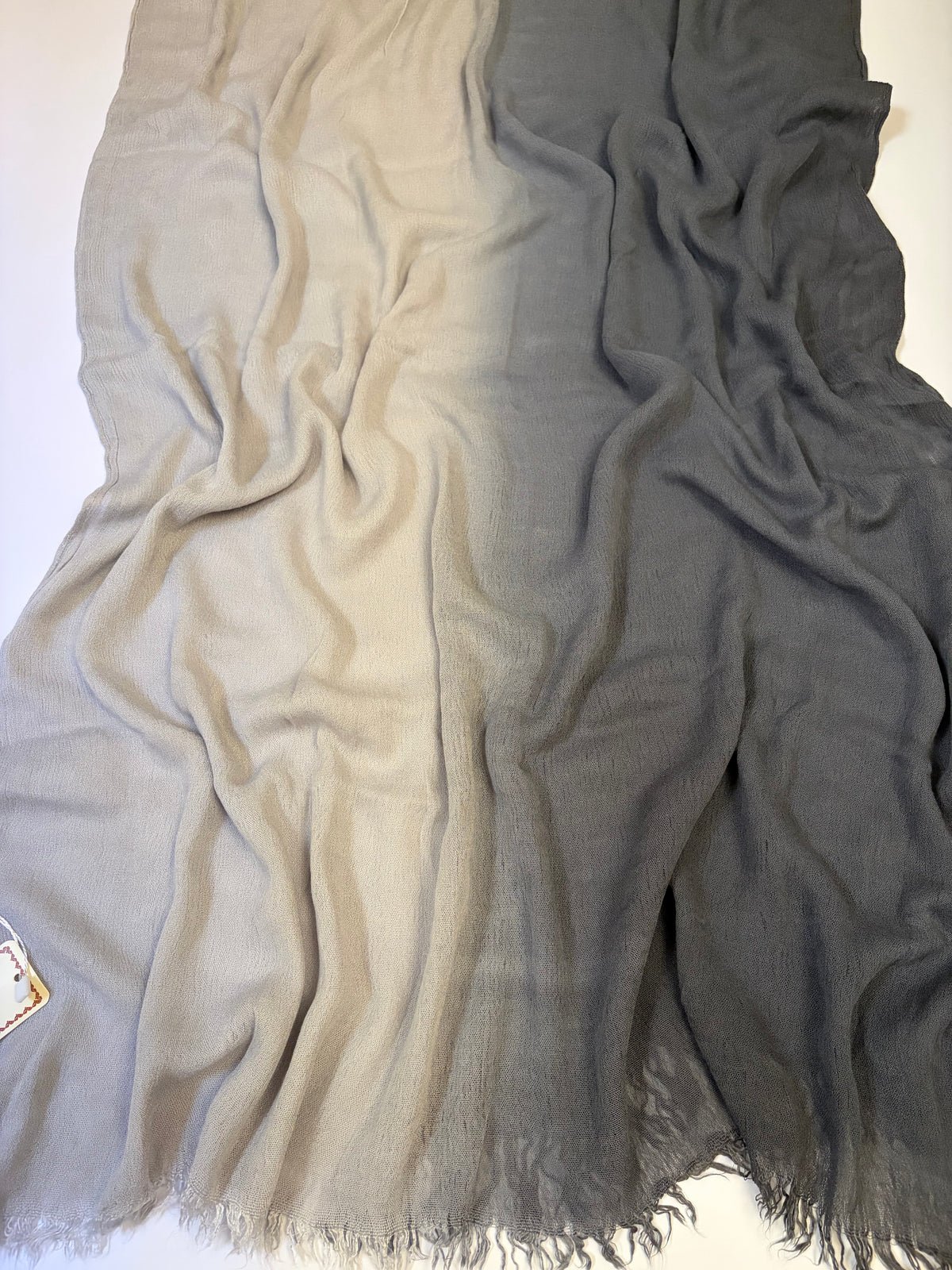 Ombré ruffled cotton scarf in bluish grey by Altayeb. Original Kuwaiti hijab. ملافع الطيب. حجاب كويتي أصلي.