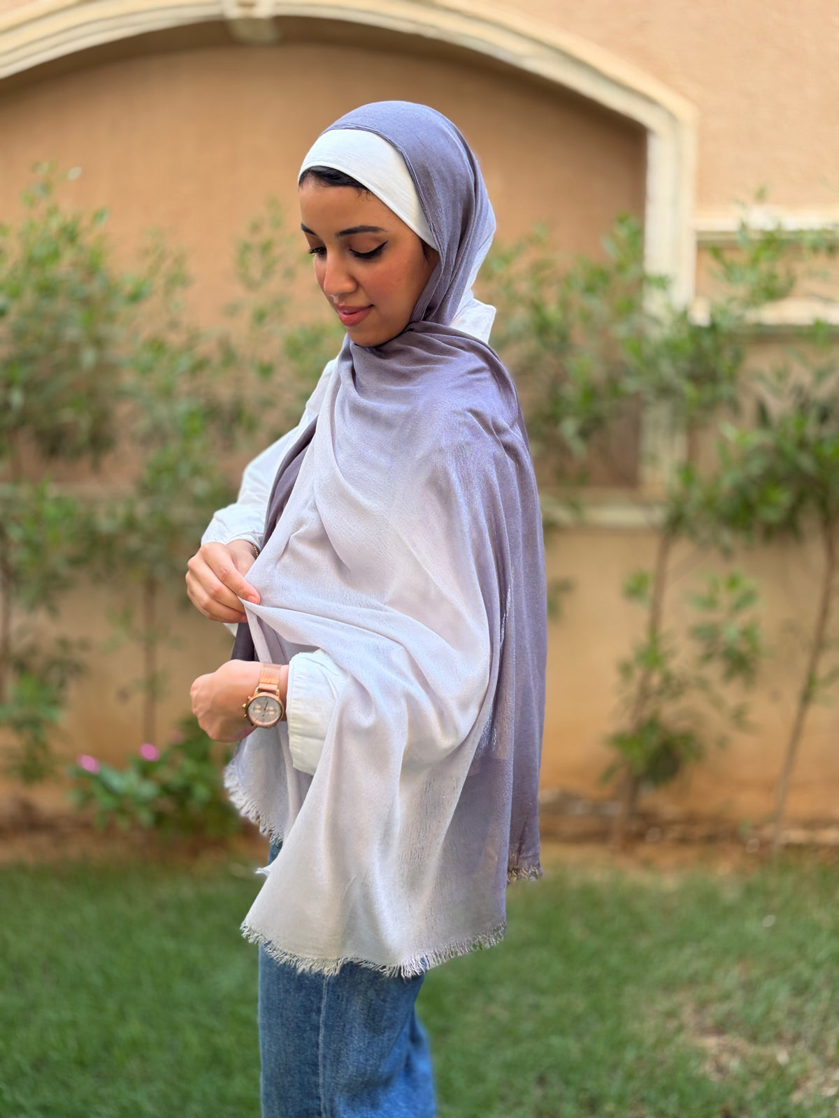 Ombré ruffled cotton scarf in bluish grey by Altayeb. Original Kuwaiti hijab.