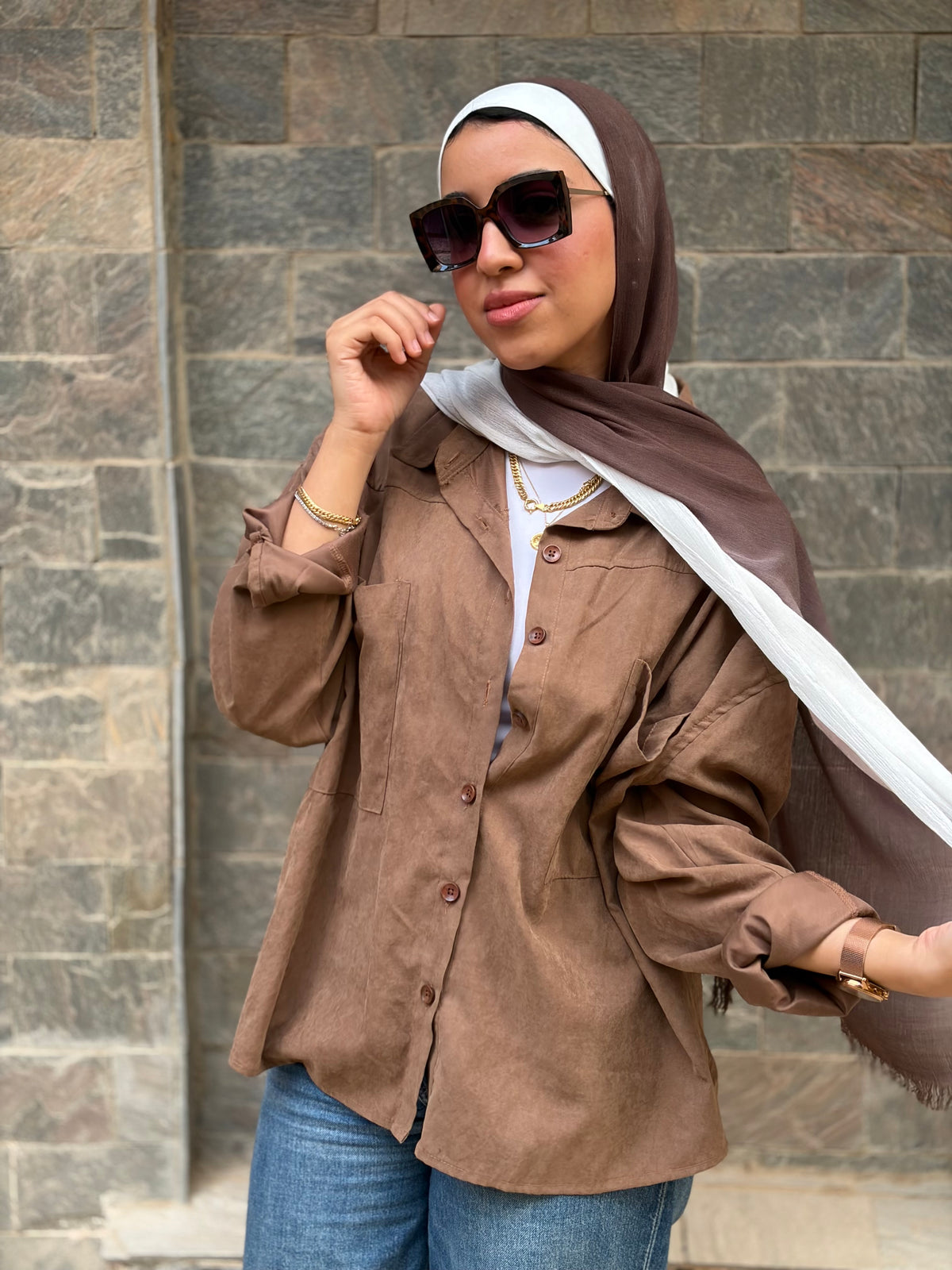 Ombré ruffled cotton scarf in dark brown & off white by Altayeb. Original Kuwaiti hijab. ملافع الطيب. حجاب كويتي أصلي.